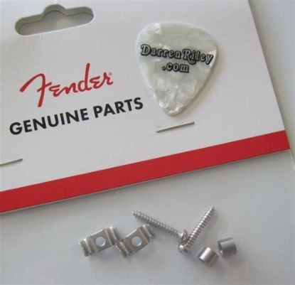 Picture of FENDER Vintage Style Strat String Guide Chrome - Set Of 2