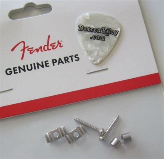 Picture of FENDER Vintage Style Strat String Guide Chrome - Set Of 2