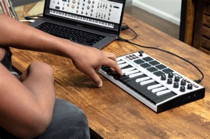 Picture of Akai MPK Mini 3 White